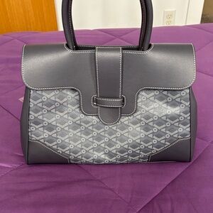 Elegant Gray Handbag